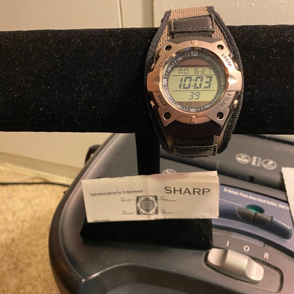 Sharp Digital Watch - Picture 5 of 6